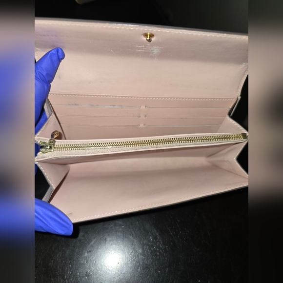 Authentic Louis Vuitton Vernis Sarah Wallet In Tan With Light Pink Interior - Picture 6 of 15